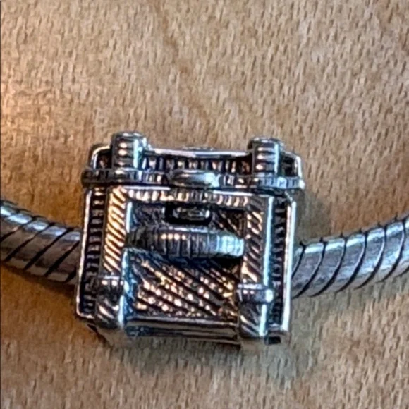 Chamilia Steamer Trunk - Picture 3 of 9